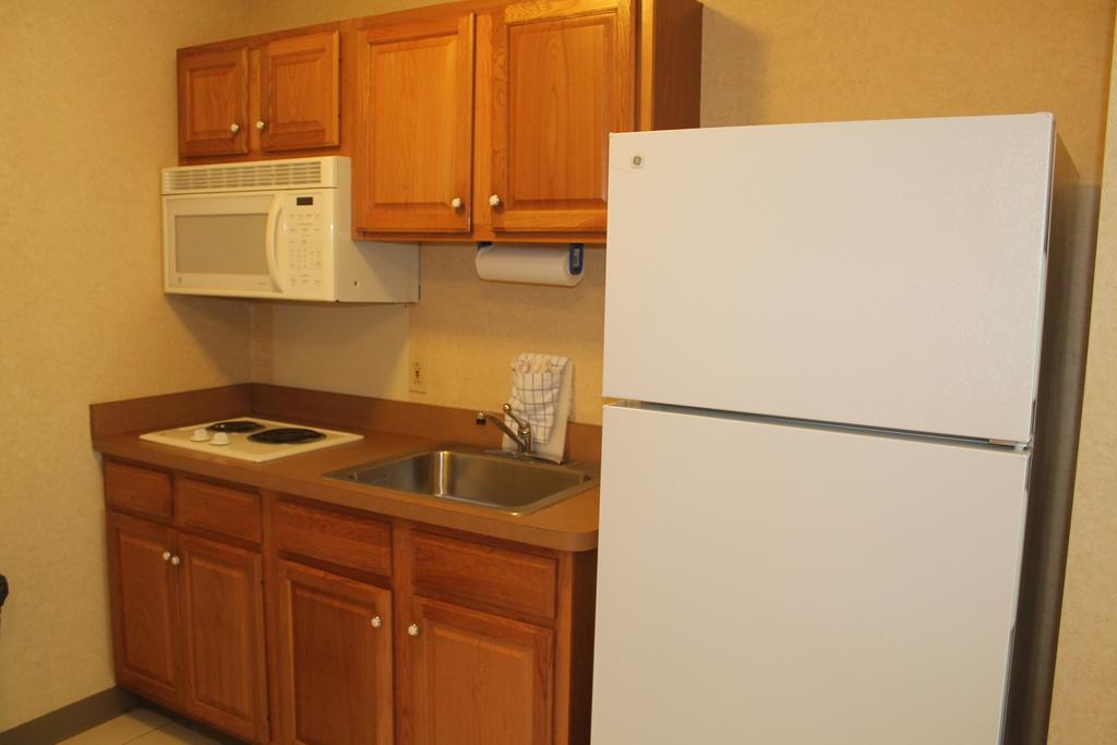 Days Inn & Suites By Wyndham Bridgeport - Clarksburg Habitación foto