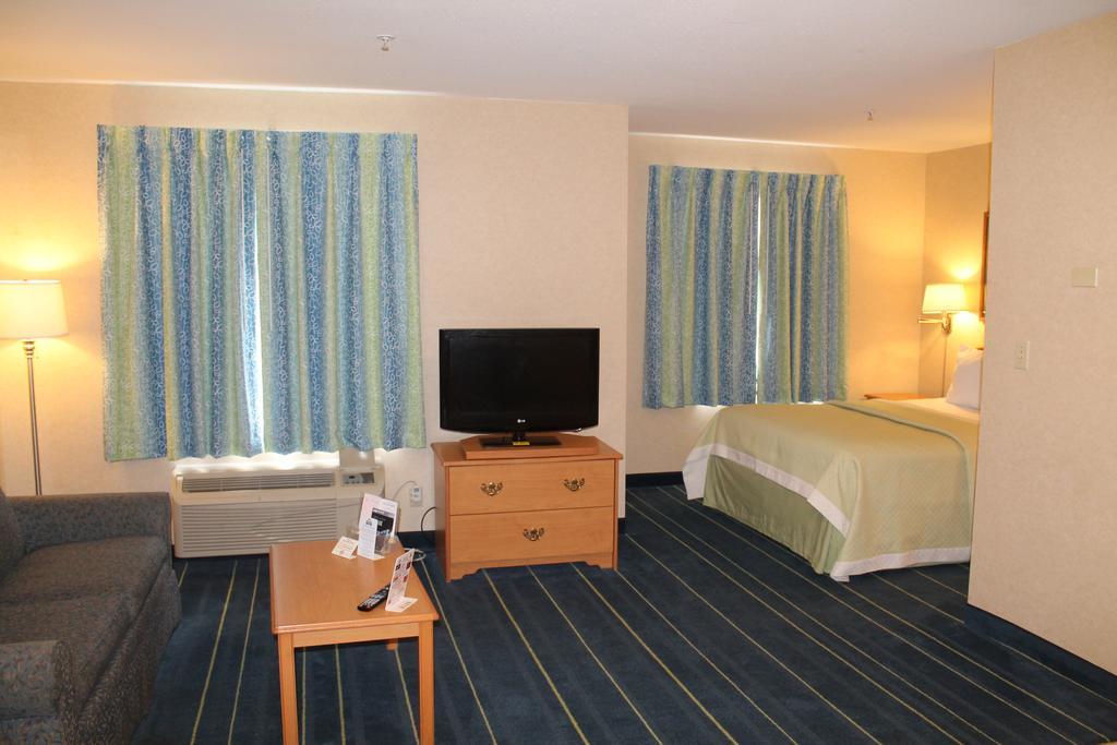 Days Inn & Suites By Wyndham Bridgeport - Clarksburg Habitación foto