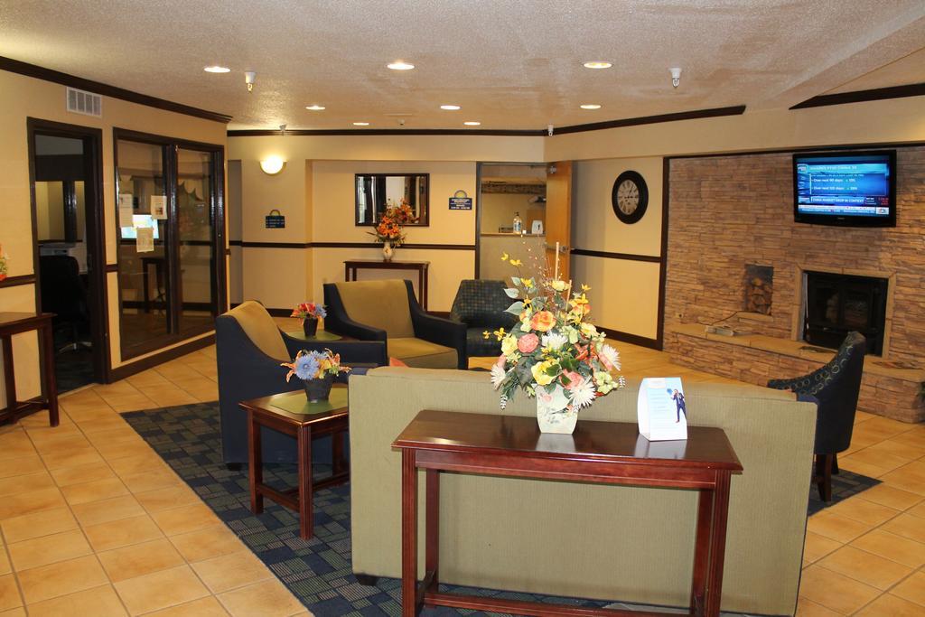Days Inn & Suites By Wyndham Bridgeport - Clarksburg Exterior foto