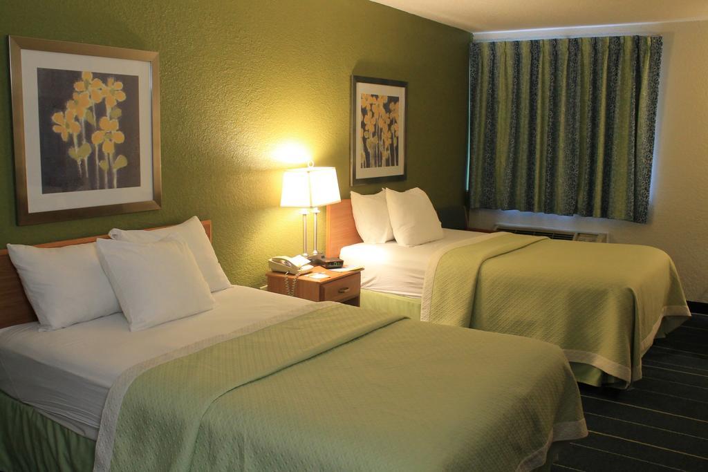 Days Inn & Suites By Wyndham Bridgeport - Clarksburg Habitación foto